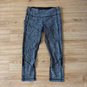 Lululemon Athletic Pace Rival MR Crop Yoga Pants Black White Women’s Size 6